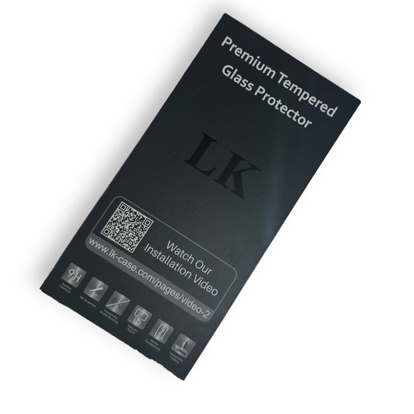 IPhone 12 Pro Max Bundle - 3 Cases + One (New) Screen protector. - Picture 2 of 8